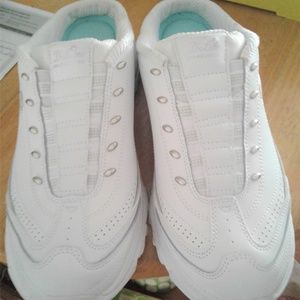 SKECHERS D'LITES BRIGHT SKY SNEAKERS - PRICE DROP!